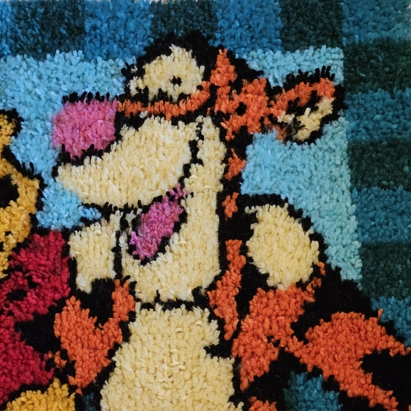 Vintage Winnie the Pooh & Tigger Hook Rug 29" x 20" - Picture 5 of 5